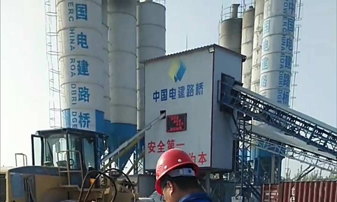 HC高速液壓夯實機(jī)在中國電建路橋某廠房地基壓實項目中使用